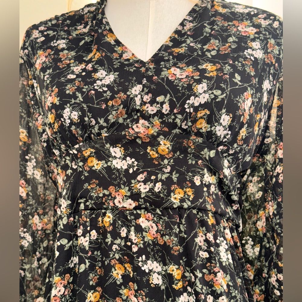 Black Tape Floral V-Neck Ruffle Hem Long Sleeve Mini Dress Black Multi Size LG - Picture 5 of 14